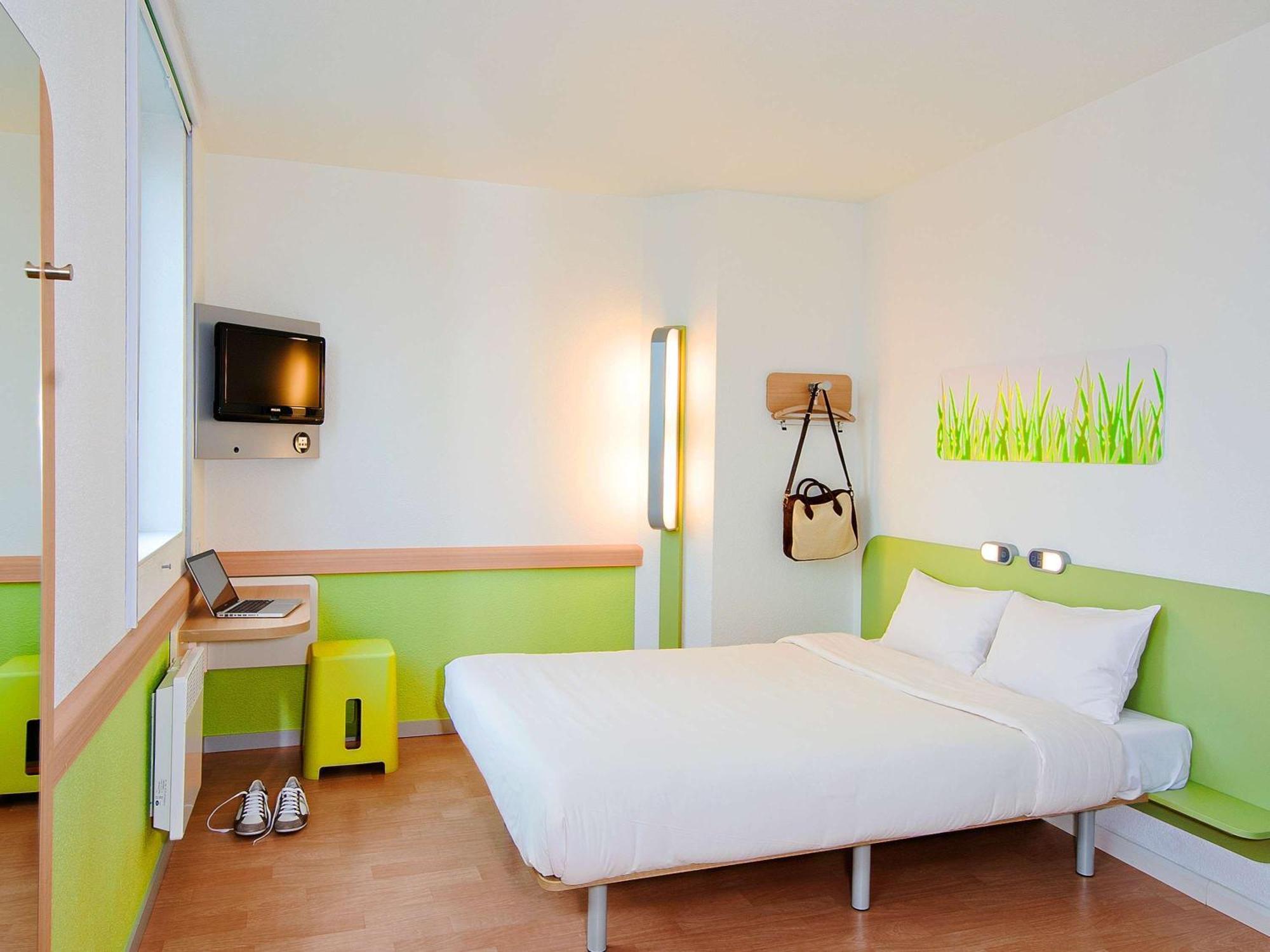 Ibis Budget Givet Dış mekan fotoğraf