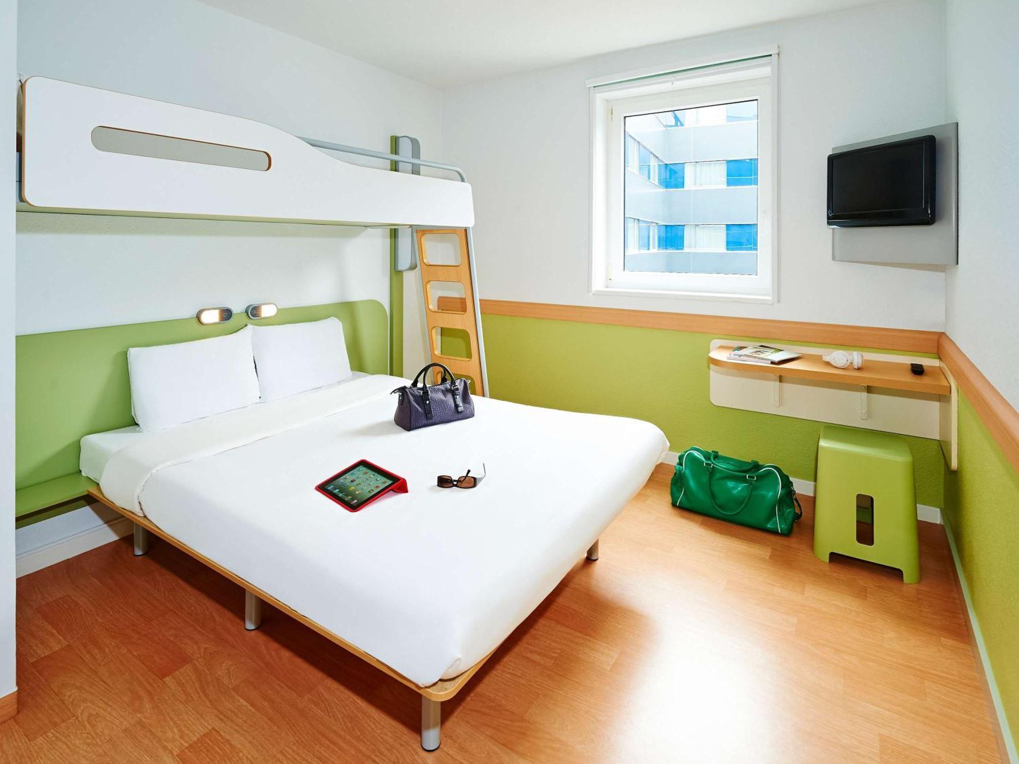 Ibis Budget Givet Dış mekan fotoğraf