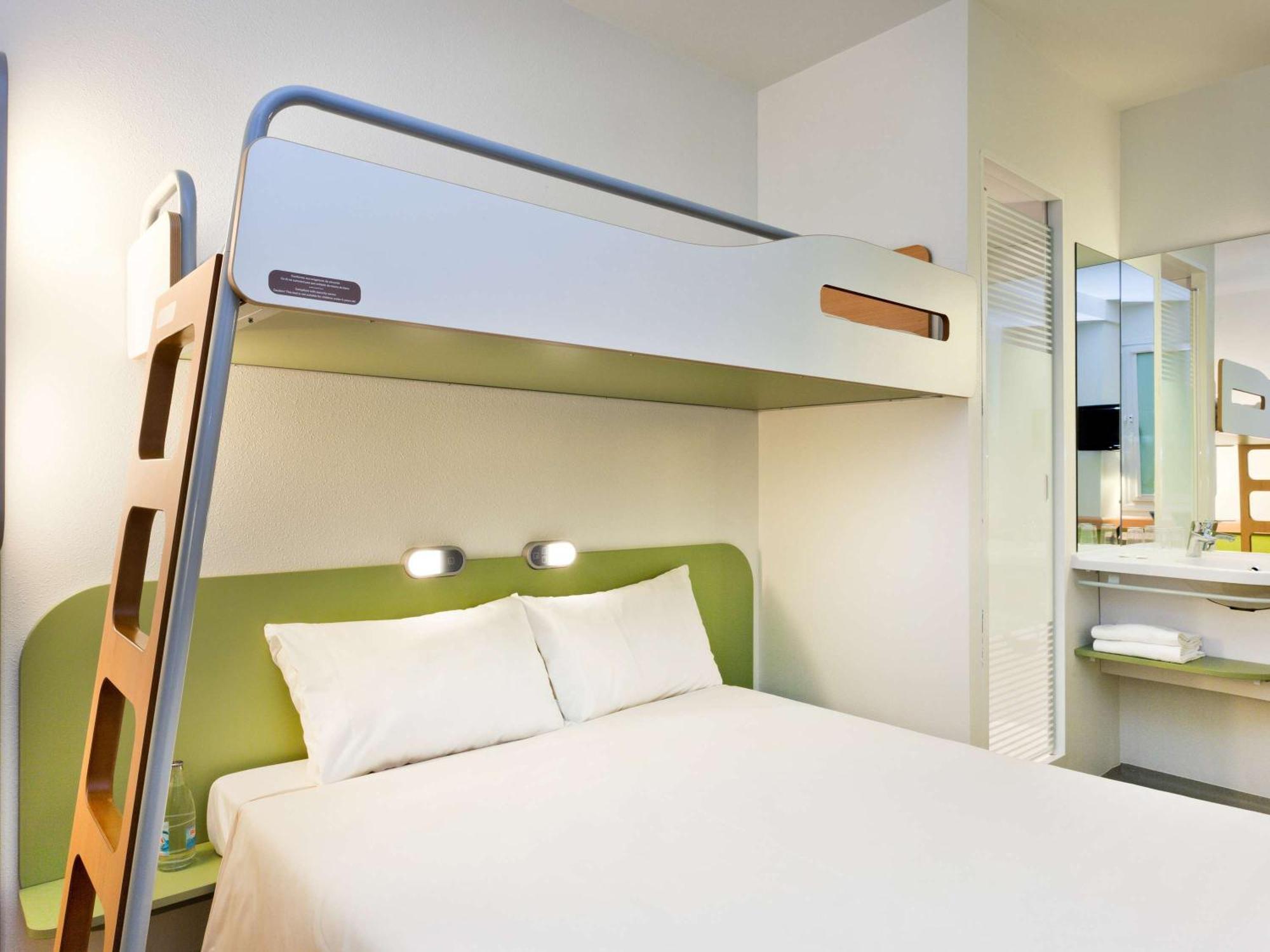 Ibis Budget Givet Dış mekan fotoğraf